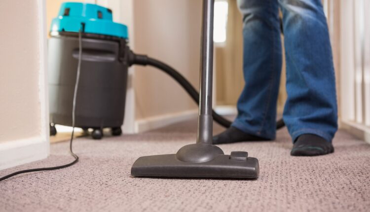 ניקוי שטיחים יסודי באופן שוטף לטובת שמירה על רמת תברואה תקינה